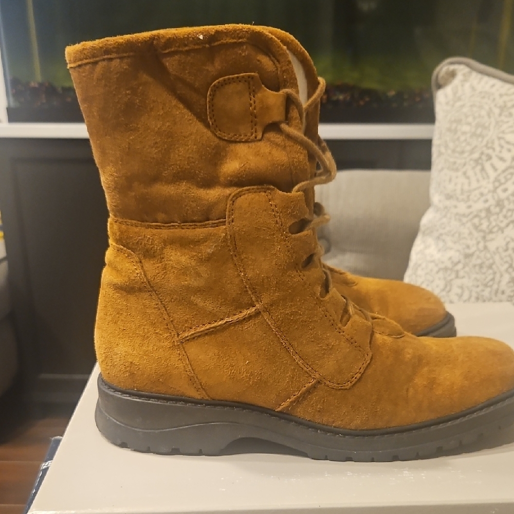 Women's Tan Suede Boots